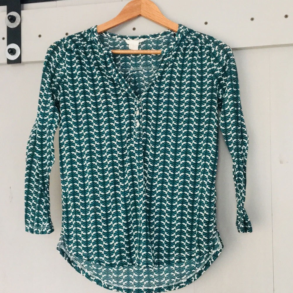 2/$8 or 3/$10 H & M women’s blouse, Size XS